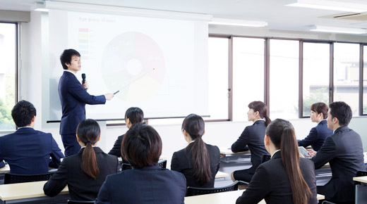 会議室を利用するシーン