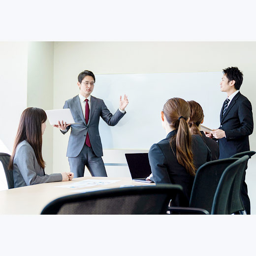 会議室を利用しているようす