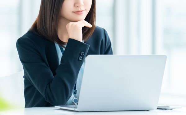 笑顔の管理部門スタッフ