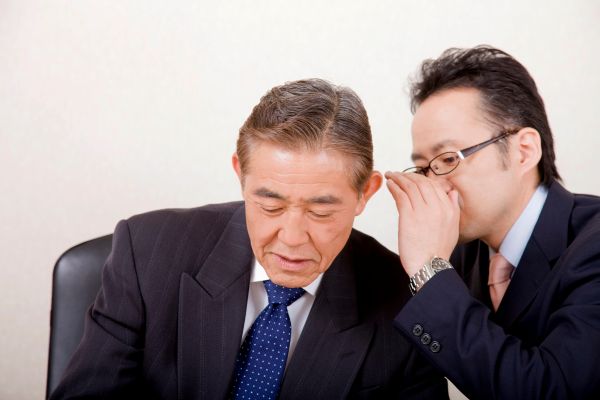 日本語でひそひそ話す